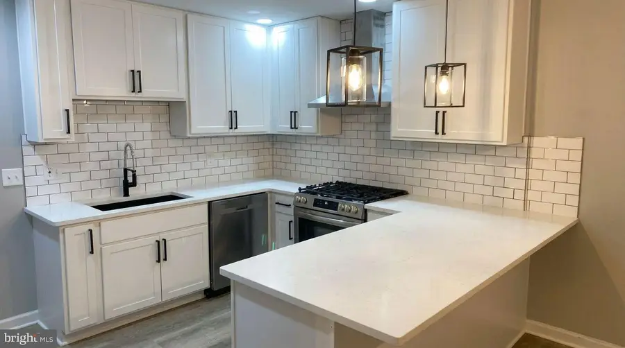 1657 Parkcrest Cir #100, Reston, VA 20190 - Image #2