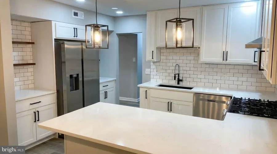 1657 Parkcrest Cir #100, Reston, VA 20190 - Image #3