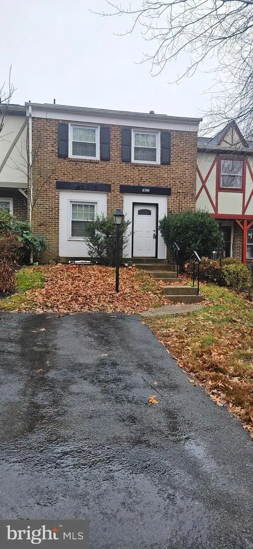 6306 Paddington Ln, Centreville, VA 20120 - Image #1