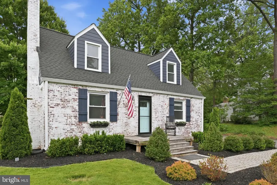 3322 Holloman Rd, Falls Church, VA 22042 - #3