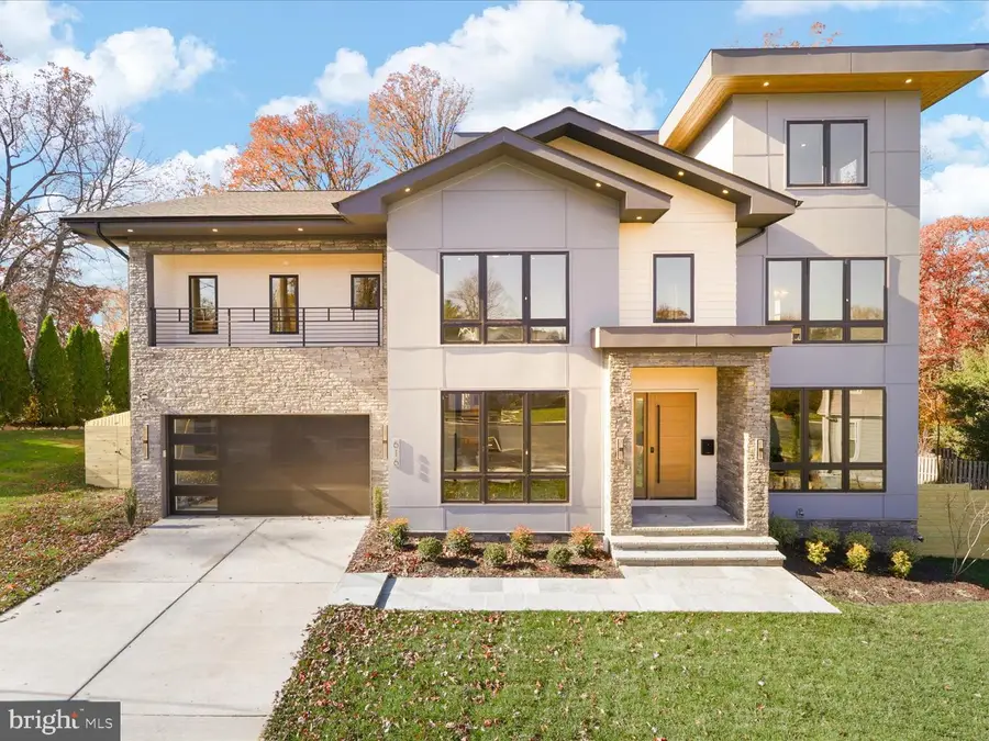 616 Gibson Cir Sw, Vienna, VA 22180 - Image #2