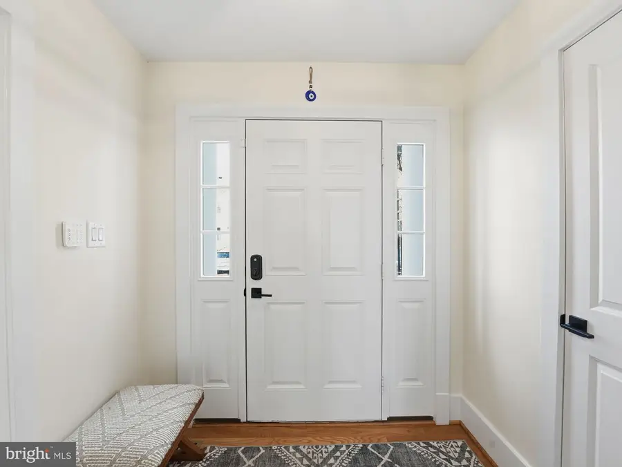 8503 Jeffersonian Ct, Vienna, VA 22182 - Image #3