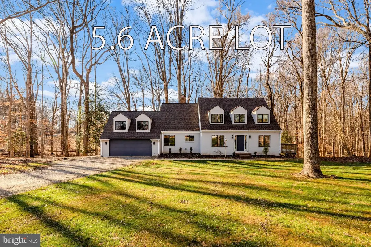 9982 Blackberry Ln, Great Falls, VA 22066 - #1