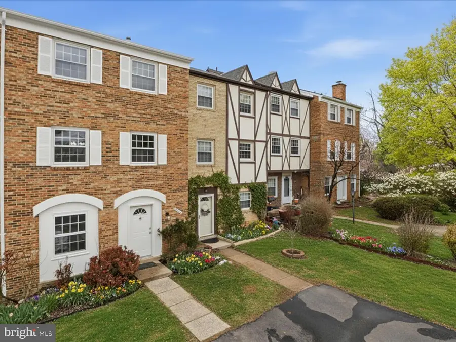 14846 Haymarket Ln, Centreville, VA 20120 - #2