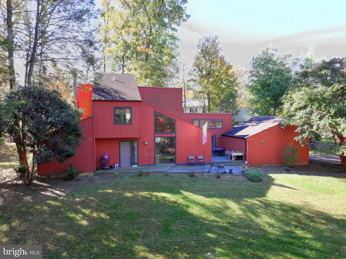 11813 Vale Rd, Oakton, VA 22124 - Image #1