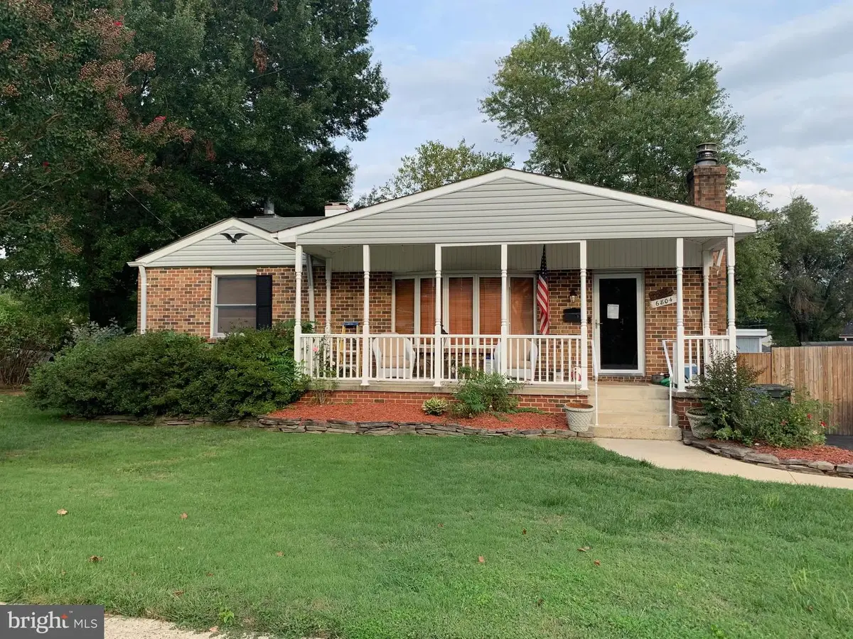 6804 Kingwood Dr, Falls Church, VA 22042 - Image #1