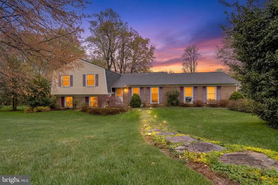 9307 Shari Dr, Fairfax, VA 22032 - #2