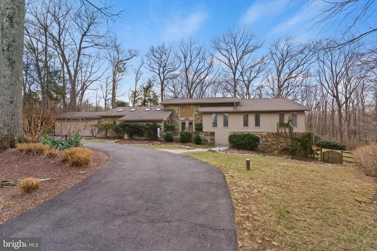 10124 Captain Hickory Pl, Great Falls, VA 22066 - Image #1