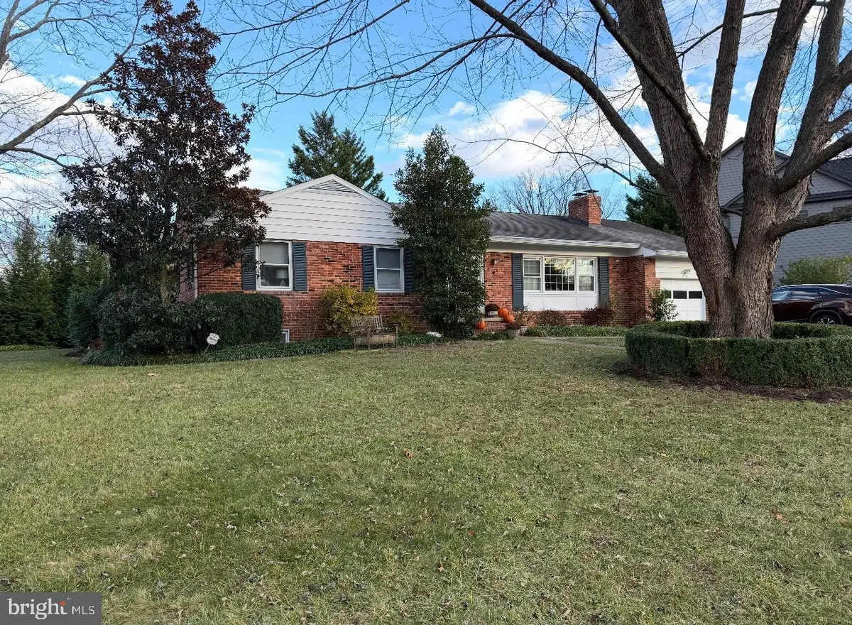 1201 Allendale Rd, McLean, VA 22101 - Image #1