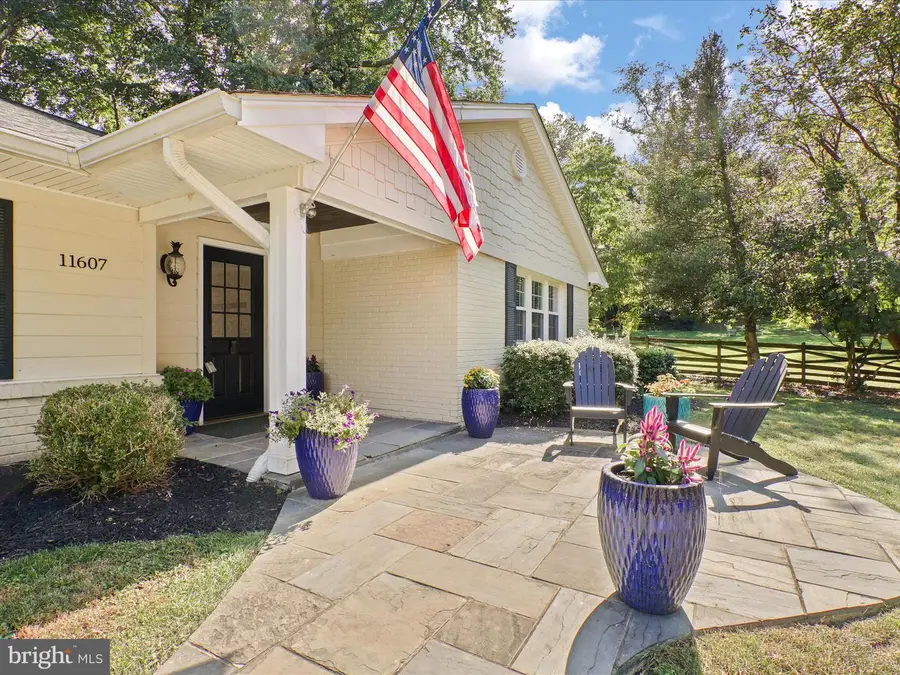 11607 Helmont Dr, Oakton, VA 22124 - Image #2