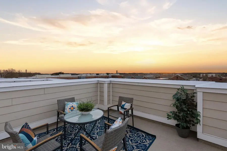 9193 Central Green St, Lorton, VA 22079 - #2