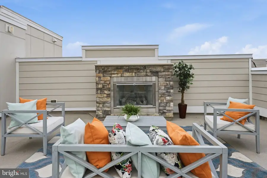 9193 Central Green St, Lorton, VA 22079 - #3