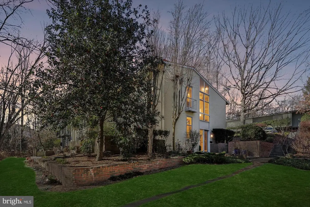 11487 Waterview Cl, Reston, VA 20190 - Image #1