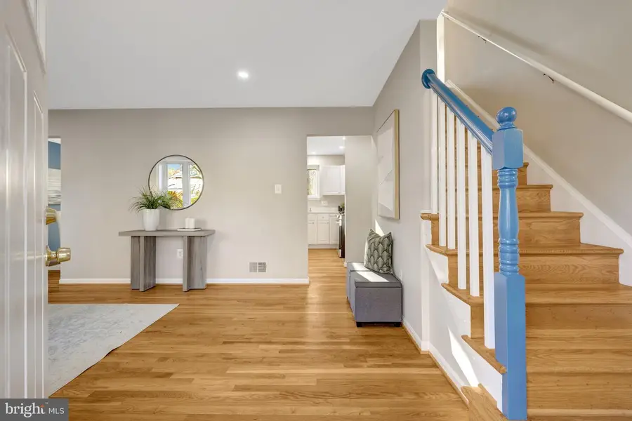 5122 Pommeroy Dr, Fairfax, VA 22032 - #2