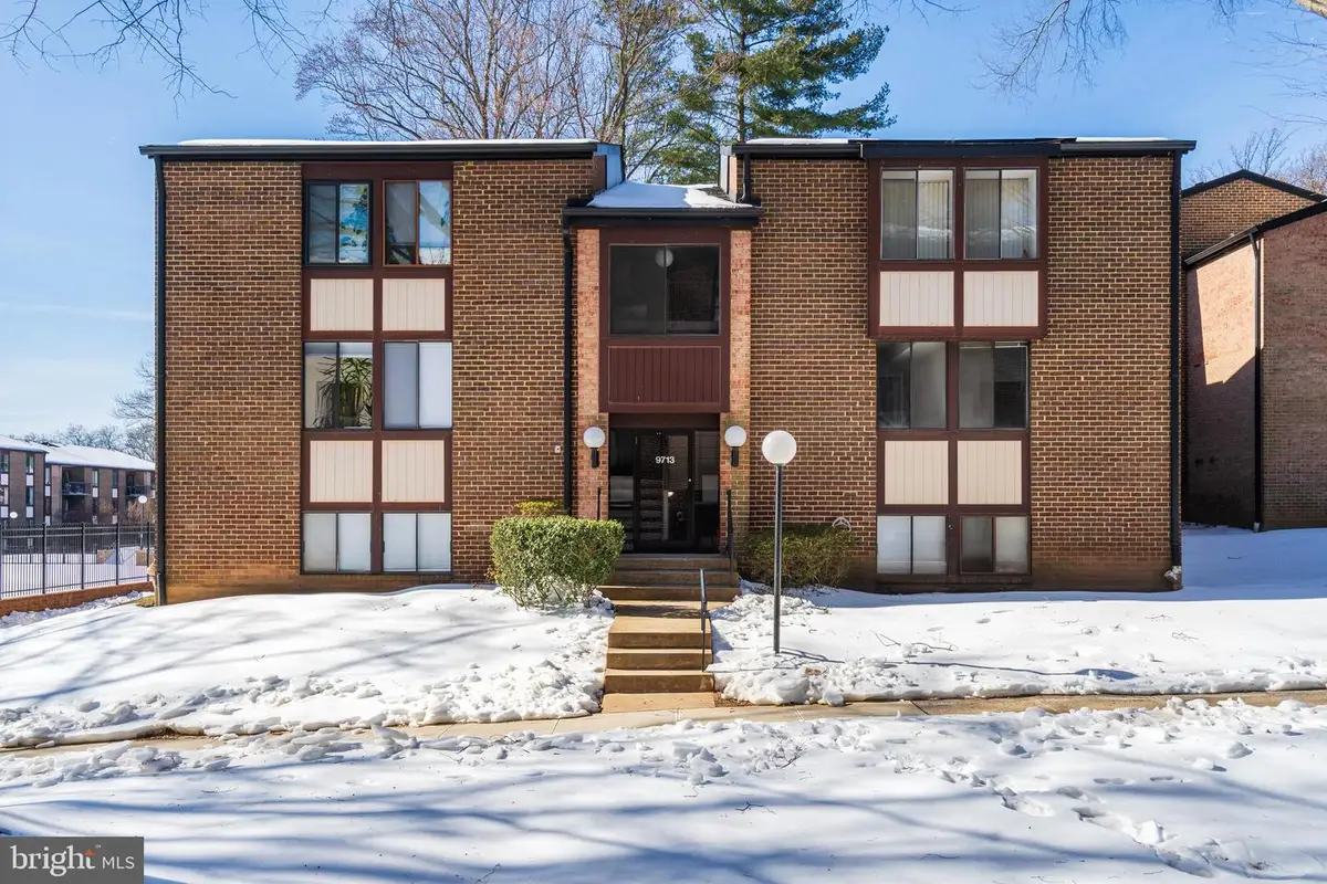 9713 Kings Crown Ct #102, Fairfax, VA 22031 - Image #1