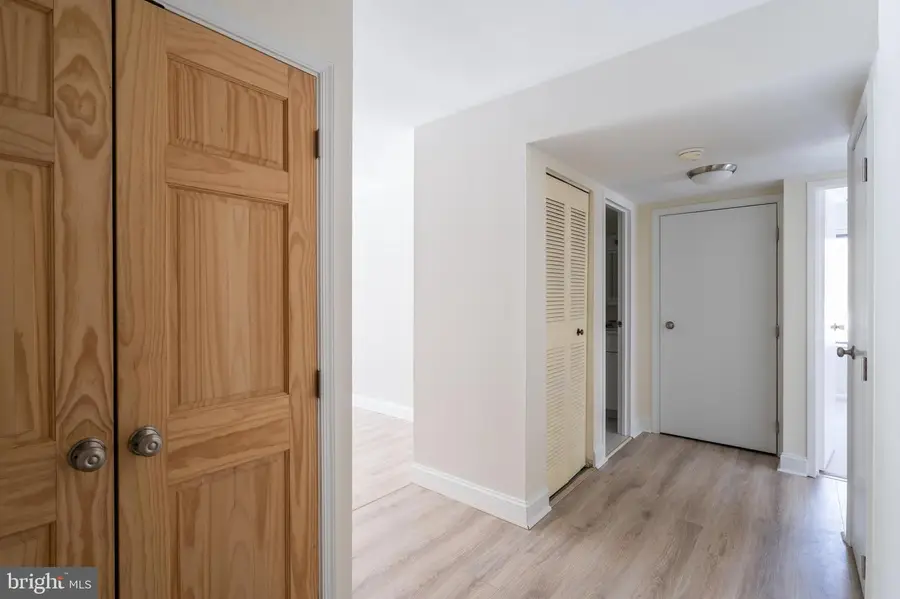 9713 Kings Crown Ct #102, Fairfax, VA 22031 - Image #3