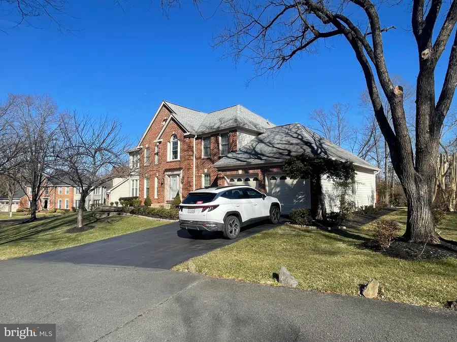 6185 Snowhill Ct, Centreville, VA 20120 - #2