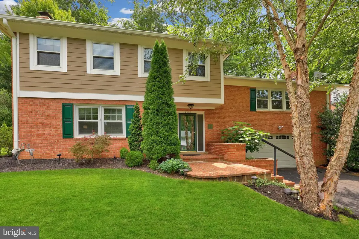 9322 Glenbrook Rd, Fairfax, VA 22031 - Image #1
