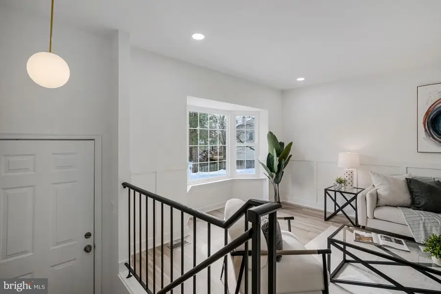 6143 Green Hollow Ct, Springfield, VA 22152 - Image #2