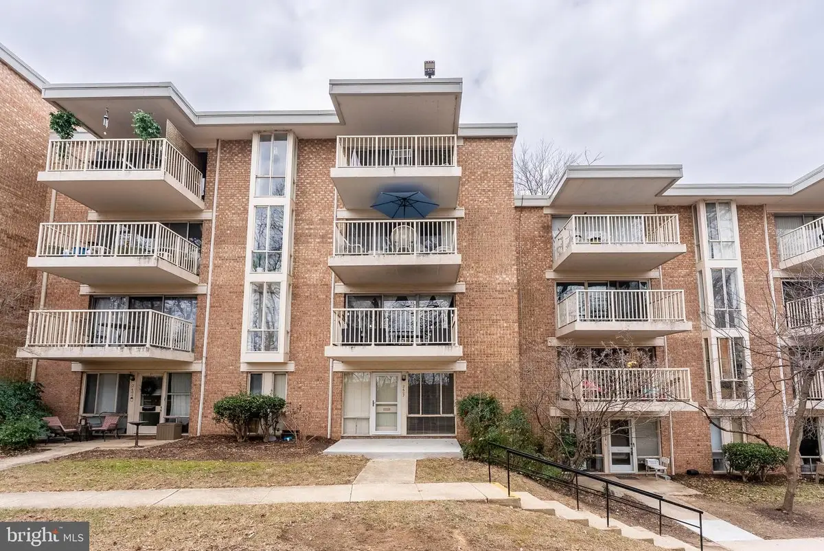 2616 Fort Farnsworth Rd #242, Alexandria, VA 22303 - Image #1