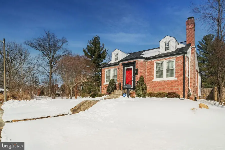 6070 Wooten Dr, Falls Church, VA 22044 - Image #2