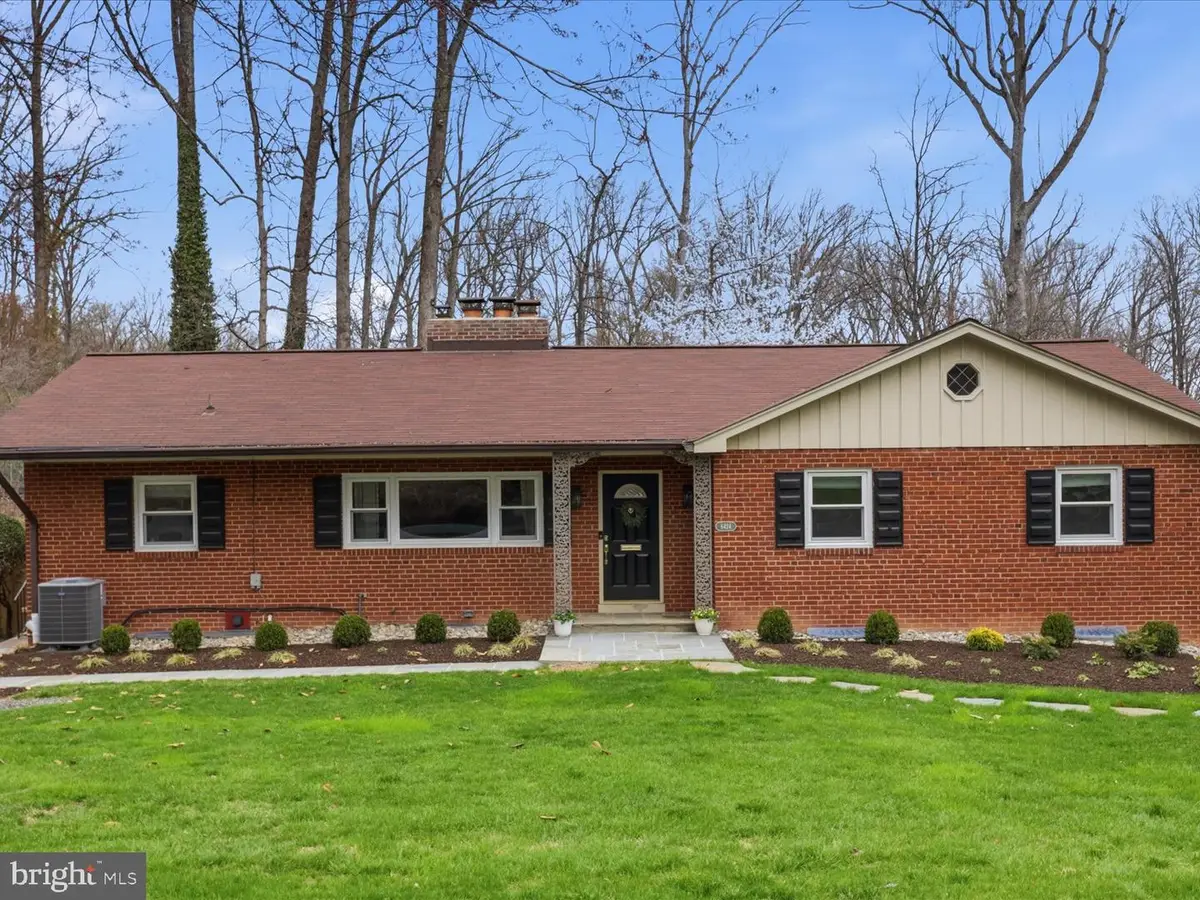 6424 Walters Woods Dr, Falls Church, VA 22044 - #1