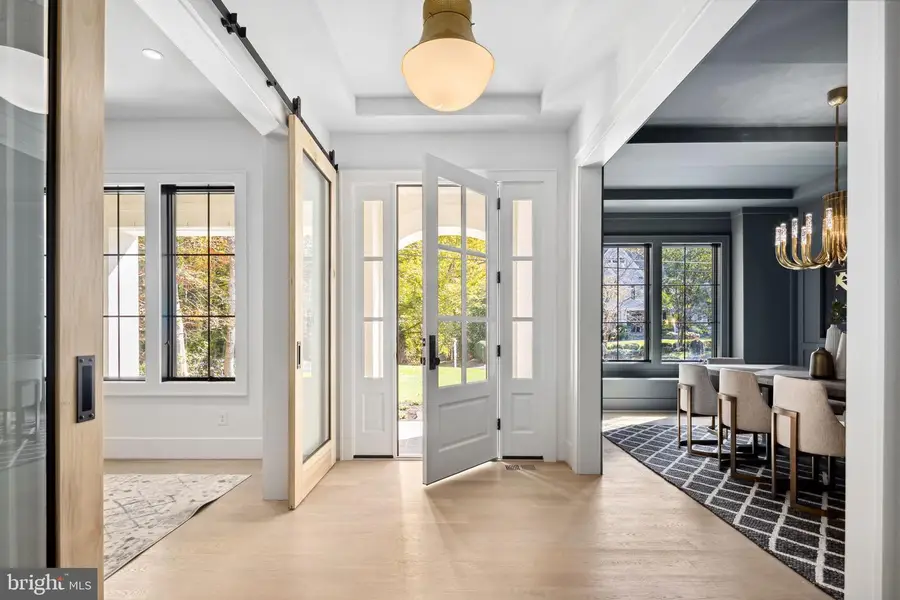 1565 Forest Villa Ln, McLean, VA 22101 - Image #3