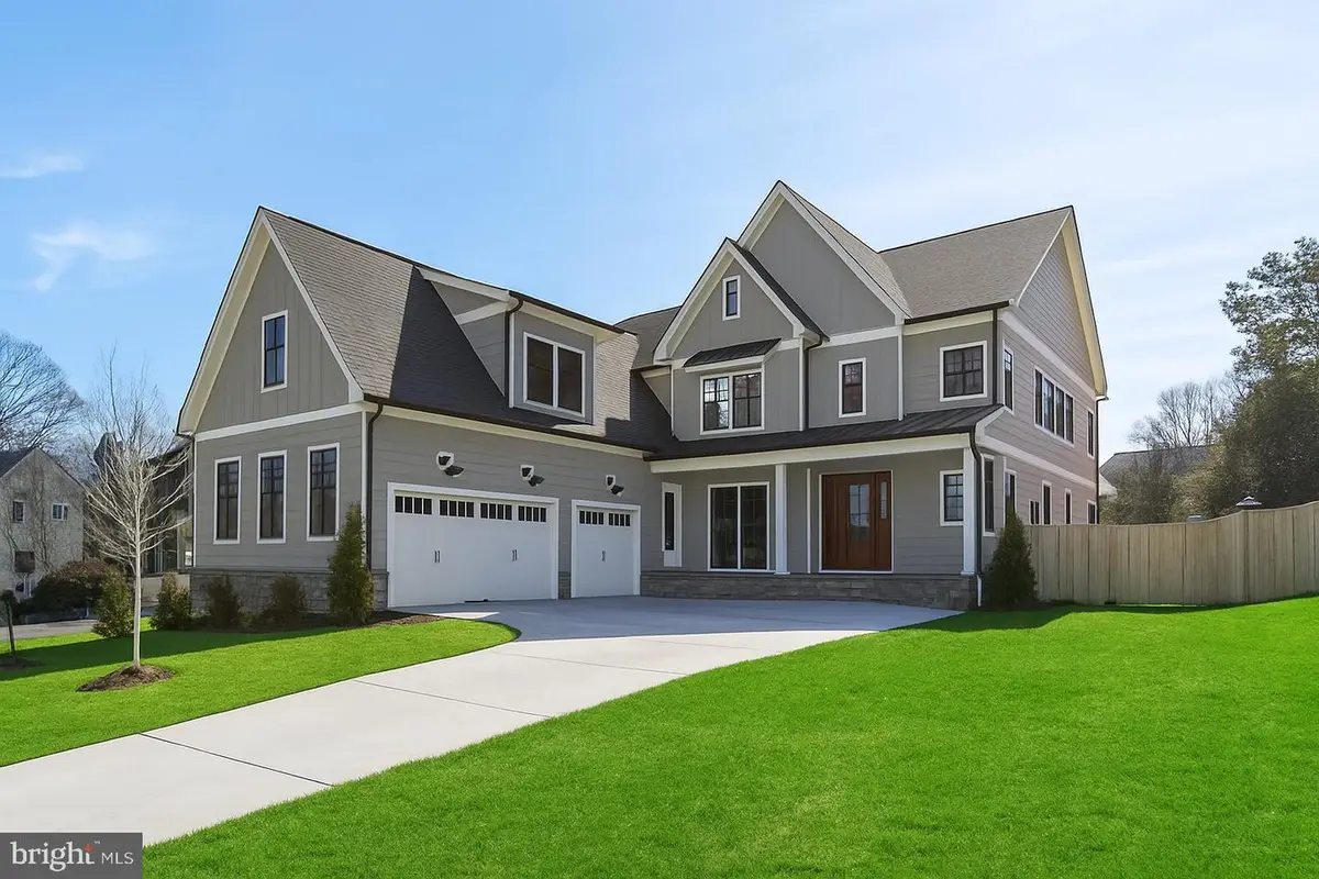 439 Lewis St Nw, Vienna, VA 22180 - Image #1