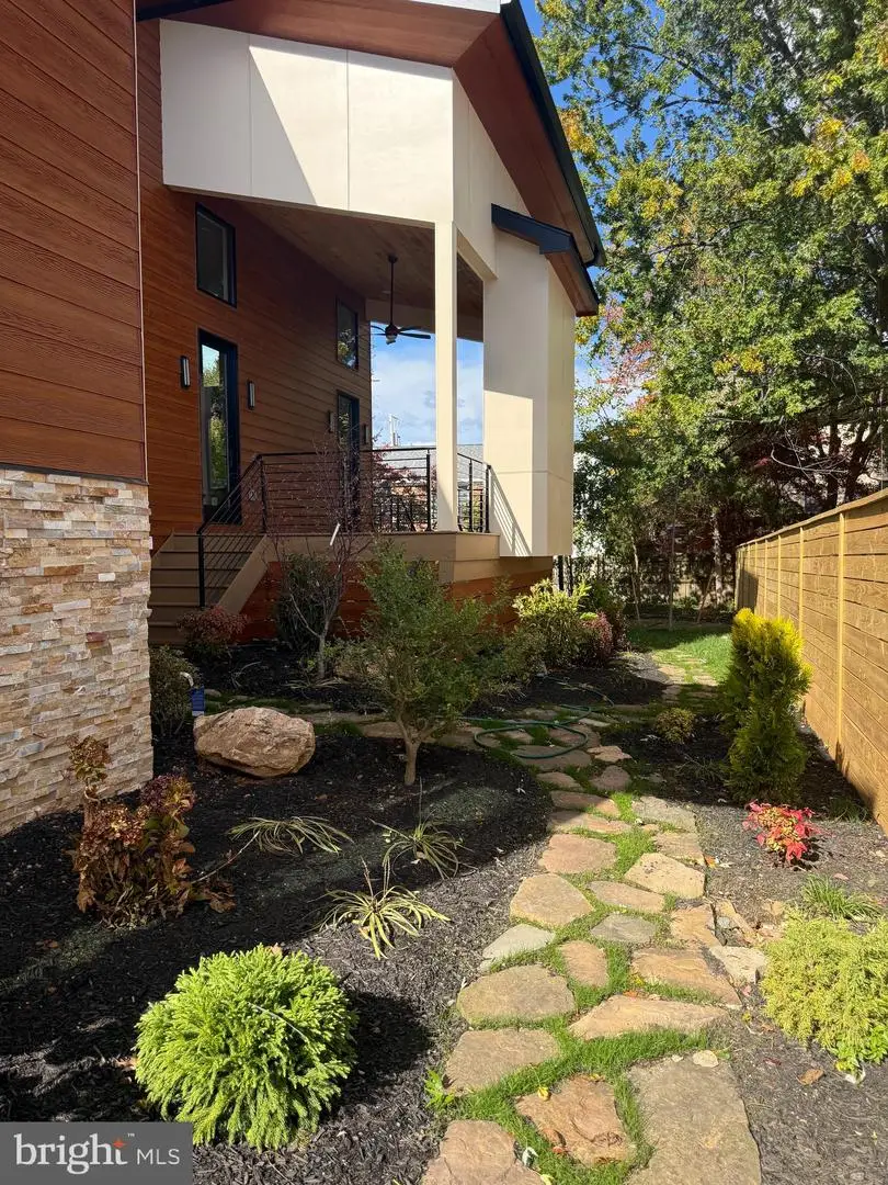 6816 Dean Dr, McLean, VA 22101 - Image #3