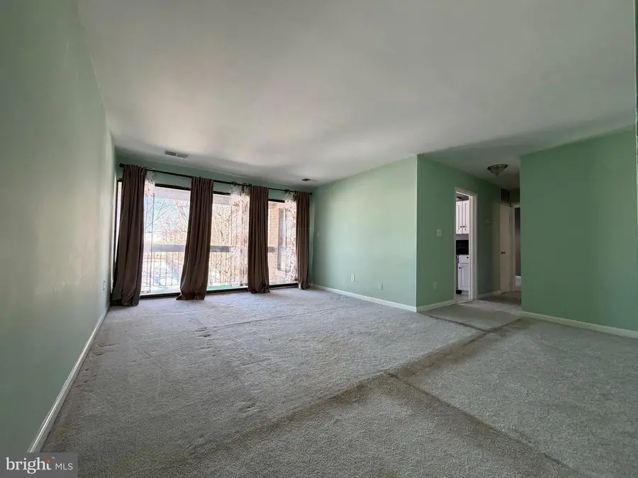 545 Florida Ave #203, Herndon, VA 20170 - Image #2