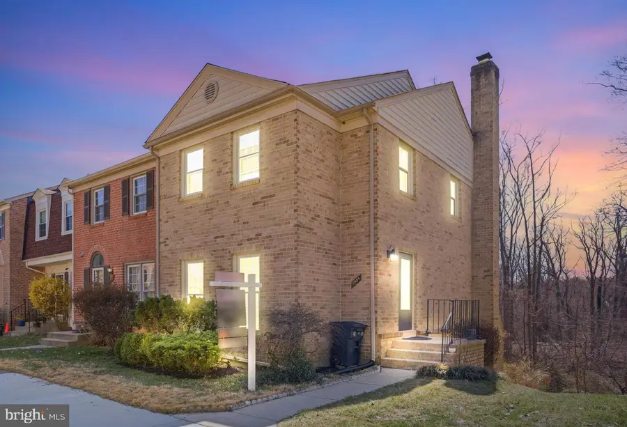 9984 Whitewater Dr, Burke, VA 22015 - #2