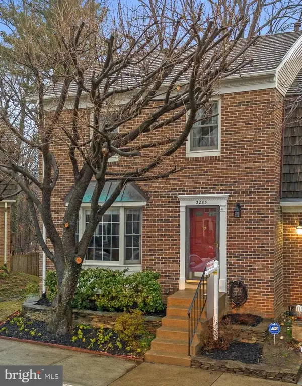 2285 Idylwood Station Ln, FALLS CHURCH, VA 22043
