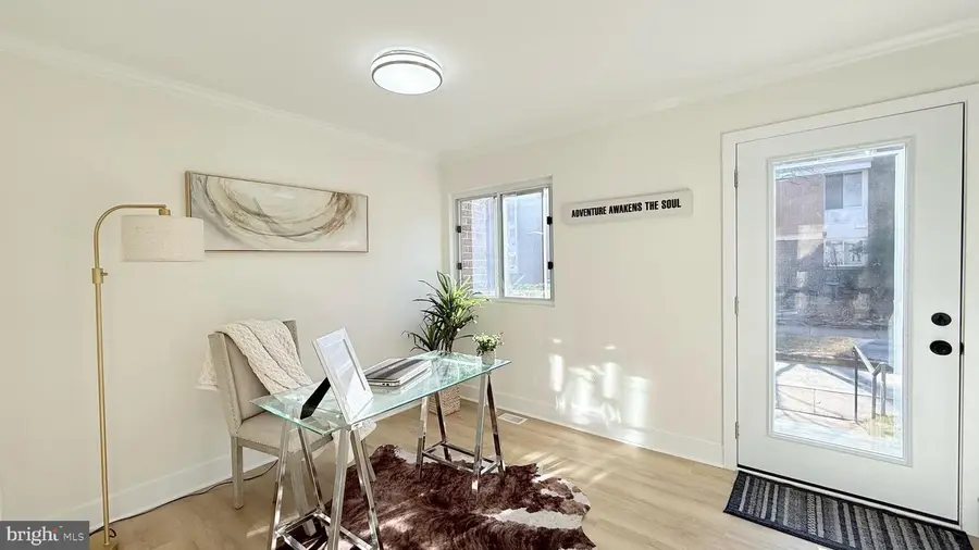 1765 Wainwright Dr, Reston, VA 20190 - Image #3