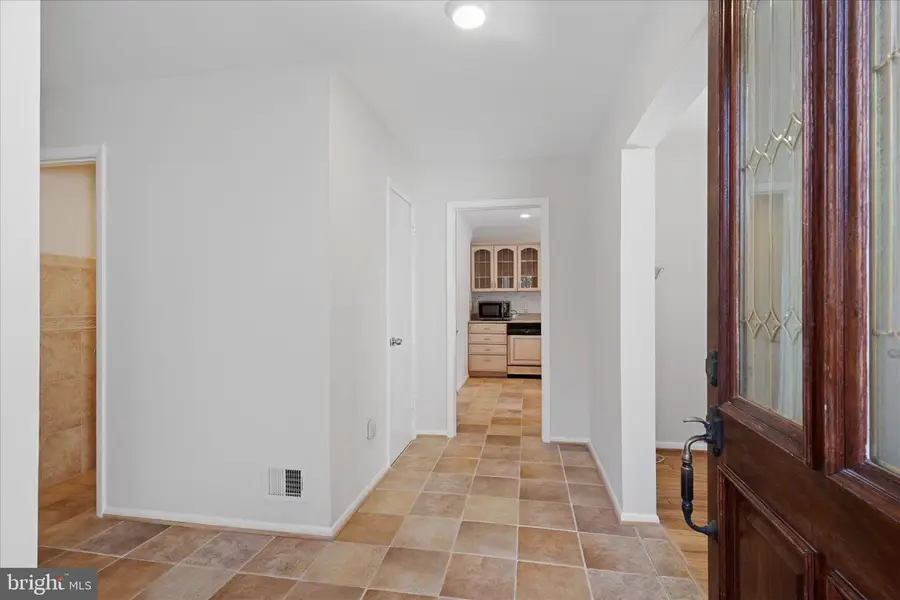 10858 Parcel Ct, Oakton, VA 22124 - Image #2