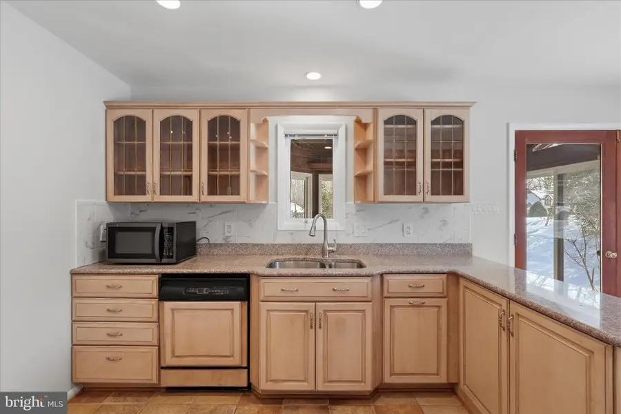 10858 Parcel Ct, Oakton, VA 22124 - Image #3