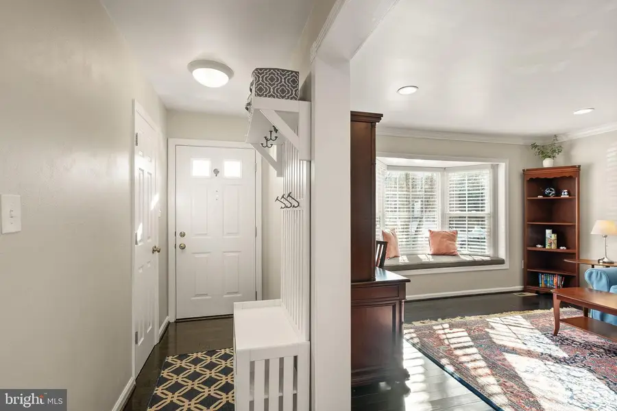 9660 Masterworks Dr, Vienna, VA 22181 - Image #2