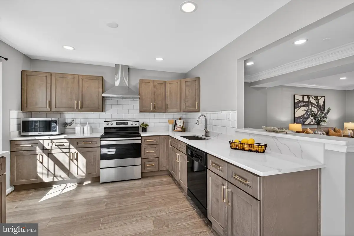 9623 Scotch Haven Dr, Vienna, VA 22181 - #1