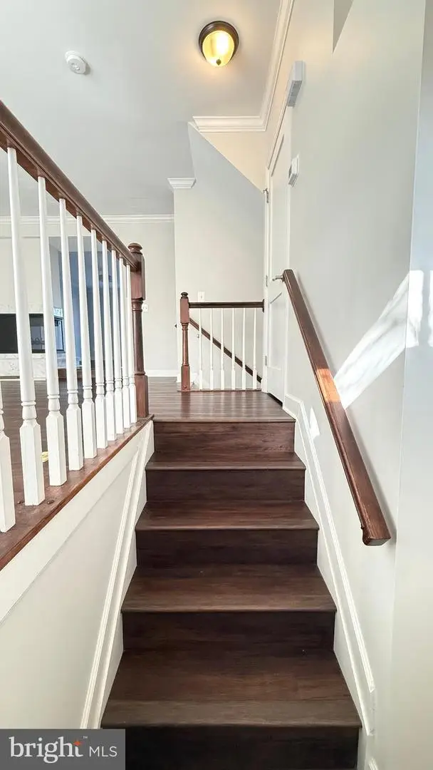 8036 Trevor Pl, Vienna, VA 22182 - Image #2