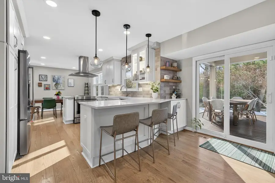 11922 Holly Spring Dr, Great Falls, VA 22066 - Image #3