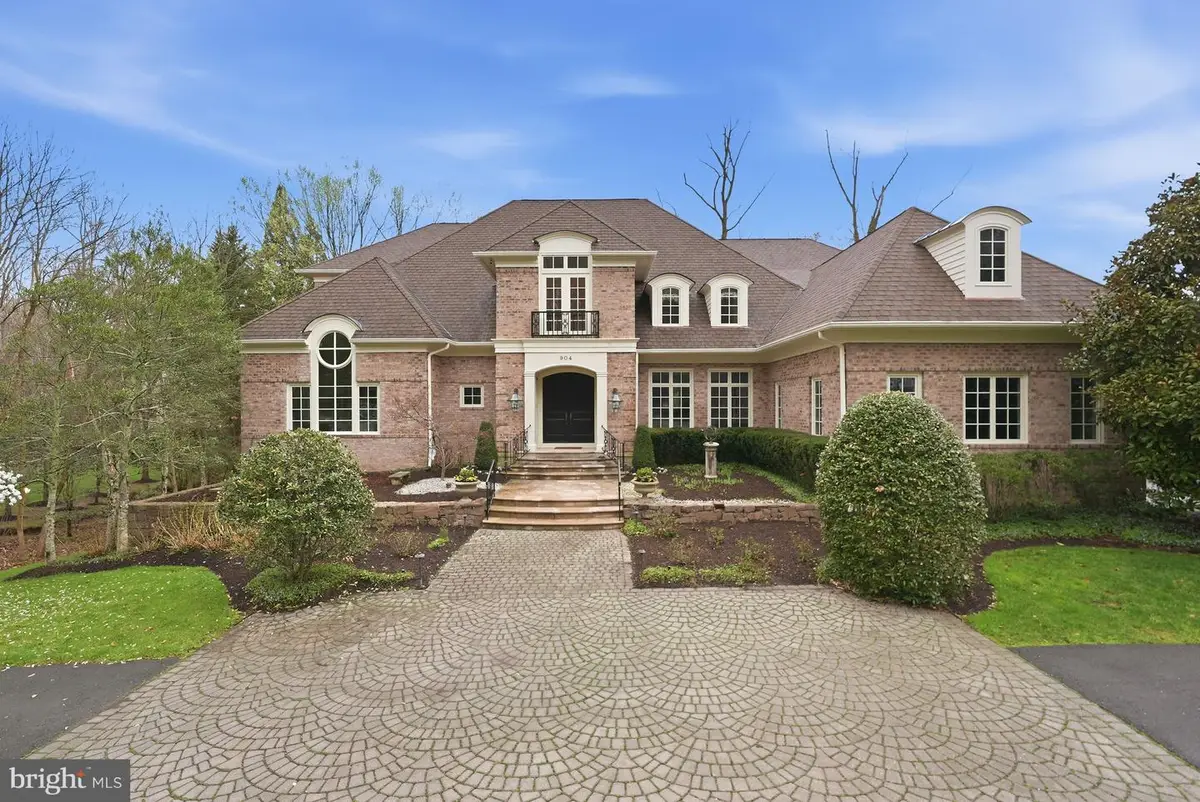 904 Mackall Ave, McLean, VA 22101 - #1