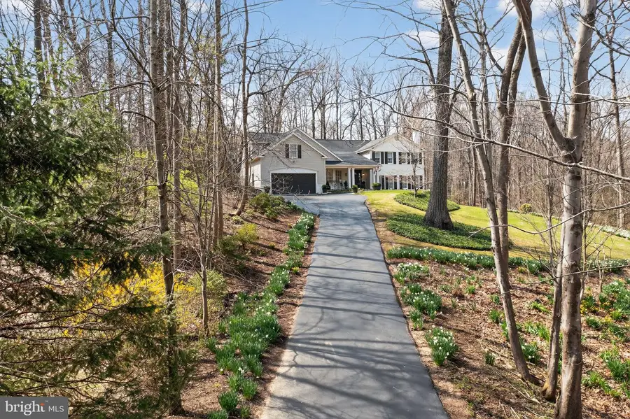 11728 Stuart Mill Rd, Oakton, VA 22124 - #3