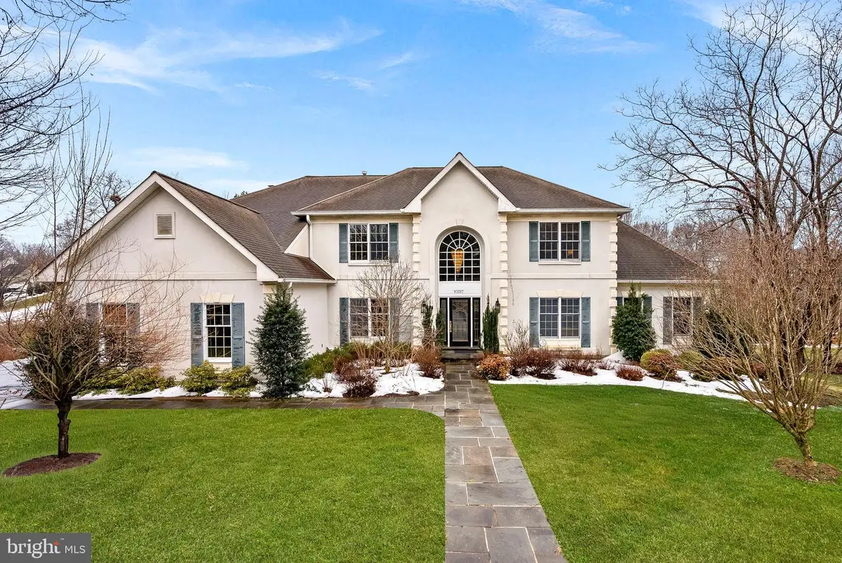 10317 Brittenford Dr, Vienna, VA 22182 - #1