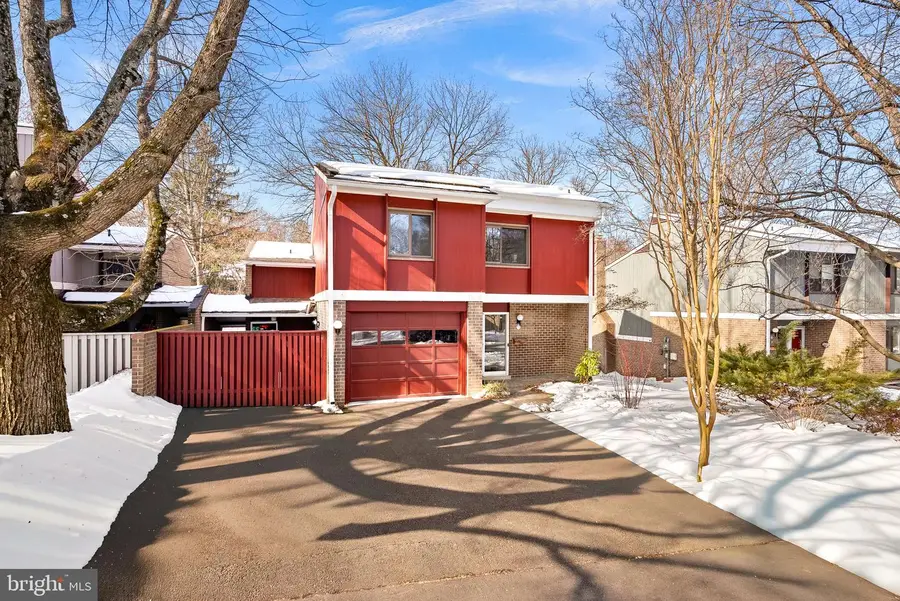 1628 Greenbriar Ct, Reston, VA 20190 - Image #2