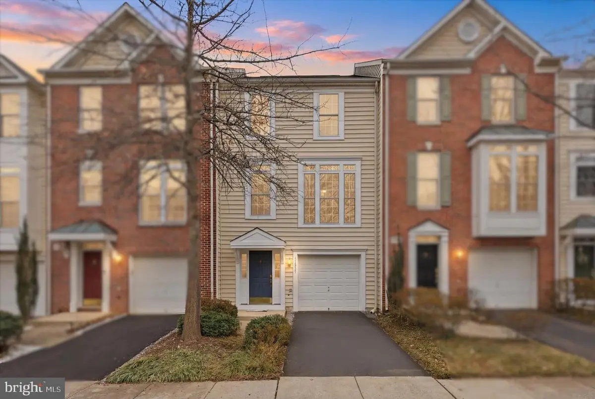 11625 Fairfax Commons Dr, Fairfax, VA 22030 - #1