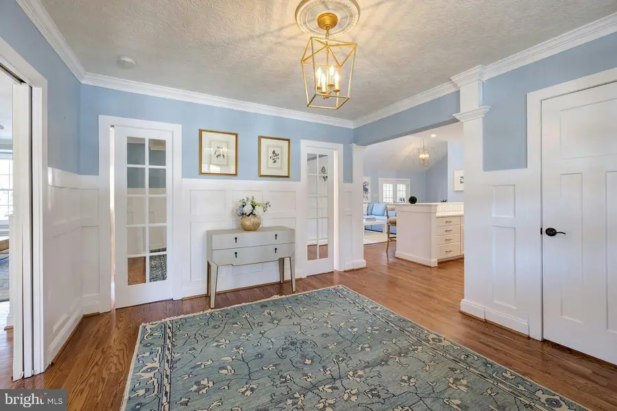 8612 Mchenry St, Vienna, VA 22180 - #3