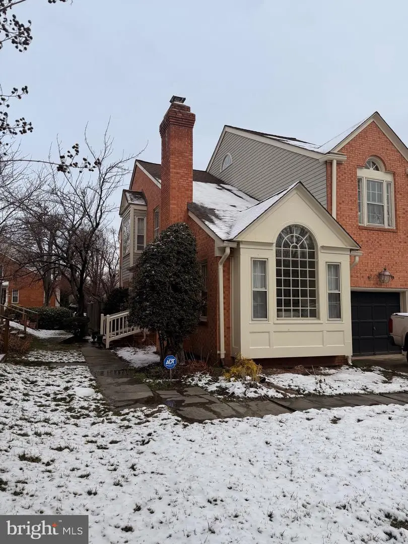 5908 Sandbrook Ct, Alexandria, VA 22307 - #1