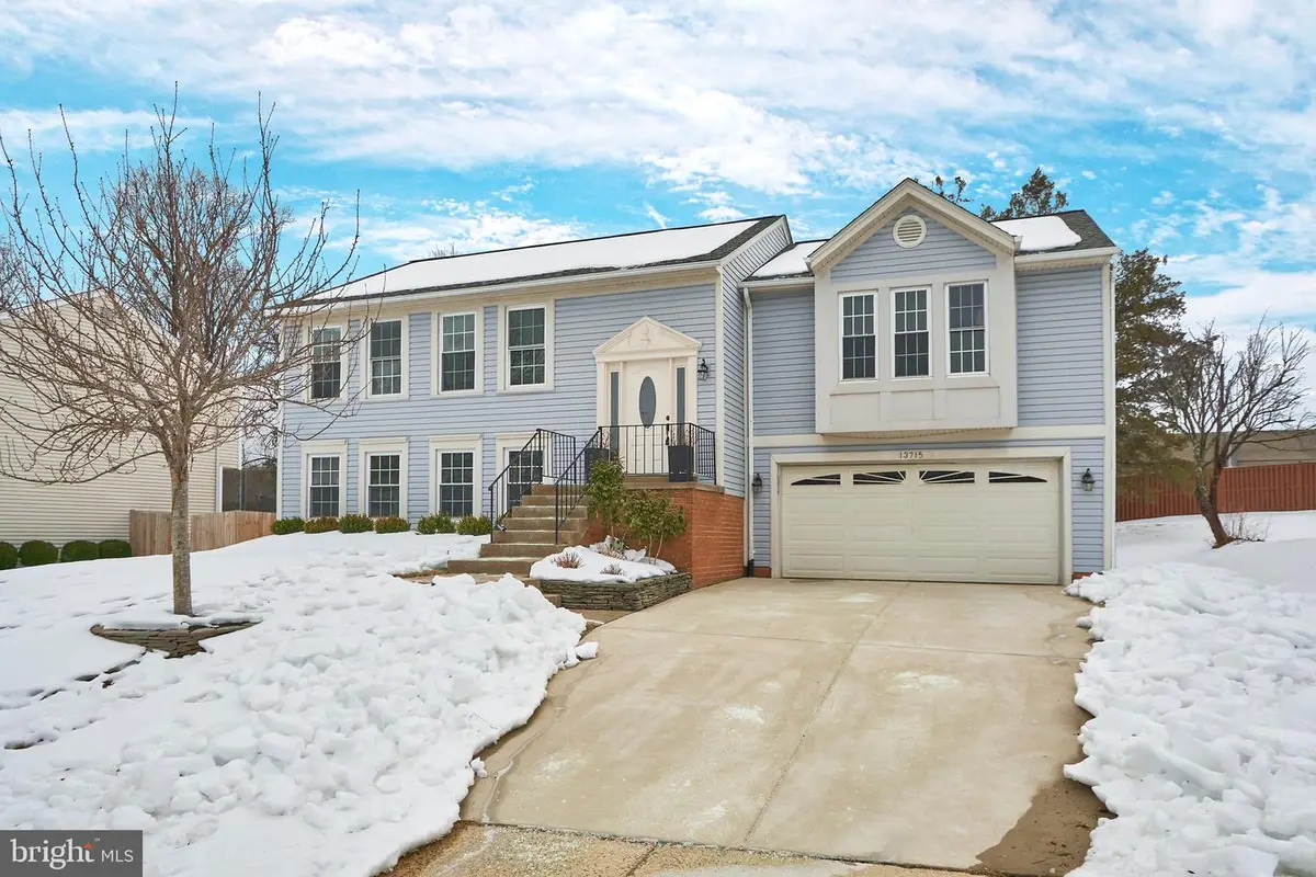 13715 Eastcliff Cir, Centreville, VA 20120 - #1