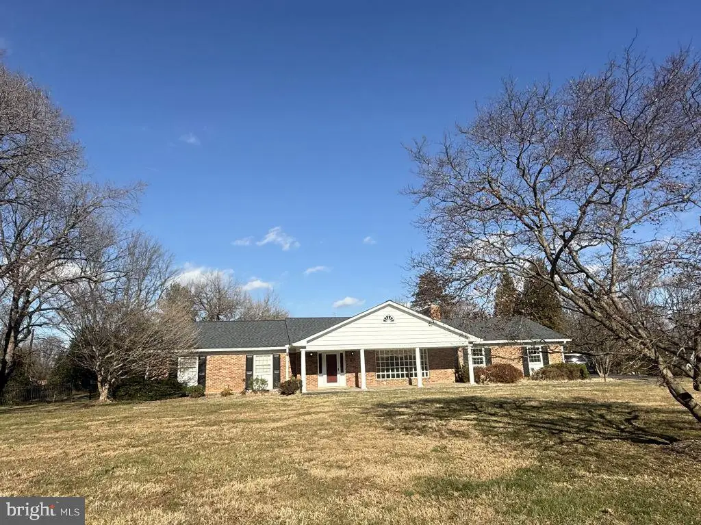 1362 Woodside Dr, McLean, VA 22102 - #1