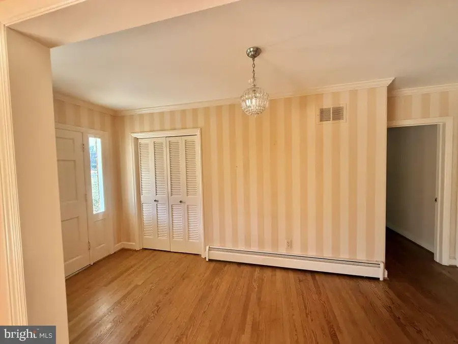 1362 Woodside Dr, McLean, VA 22102 - #2