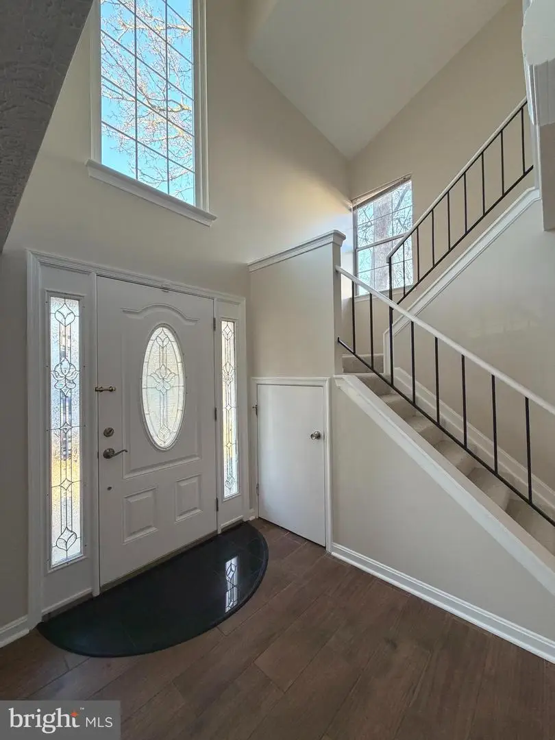 6112-b Hoskins Hollow Cir, Centreville, VA 20121 - #2